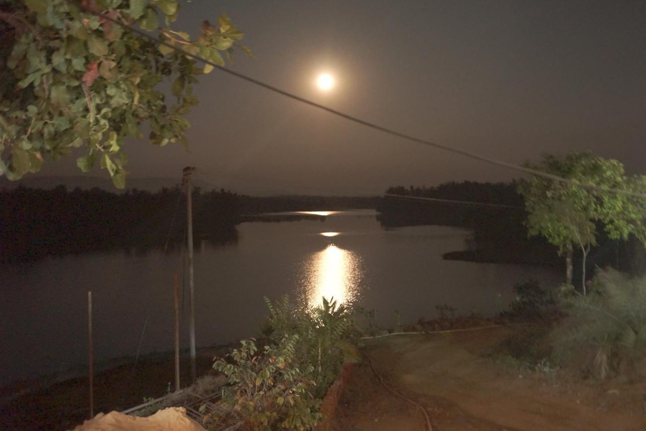 Sona Villa, The Lake Chalet Kudāl Exterior foto